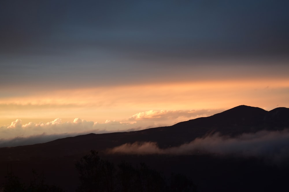 Photographie aérienne de montagne