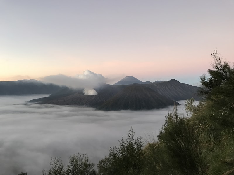 Sunrise di pegunungan Indonesia