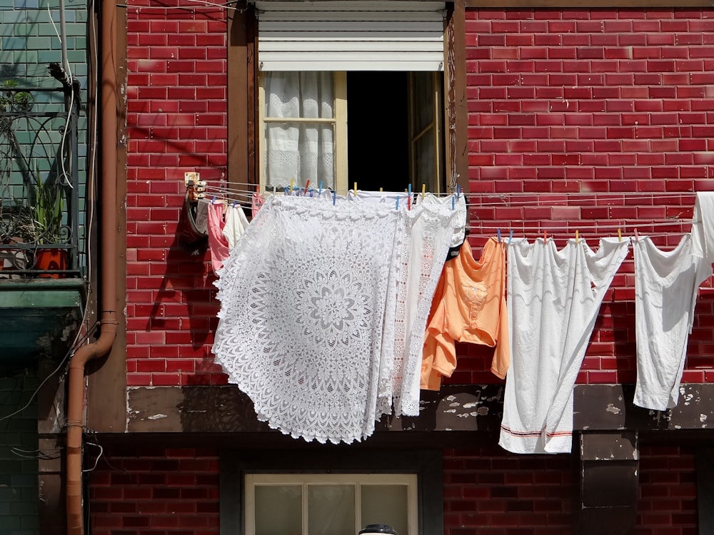 round white lace hanged table cloth