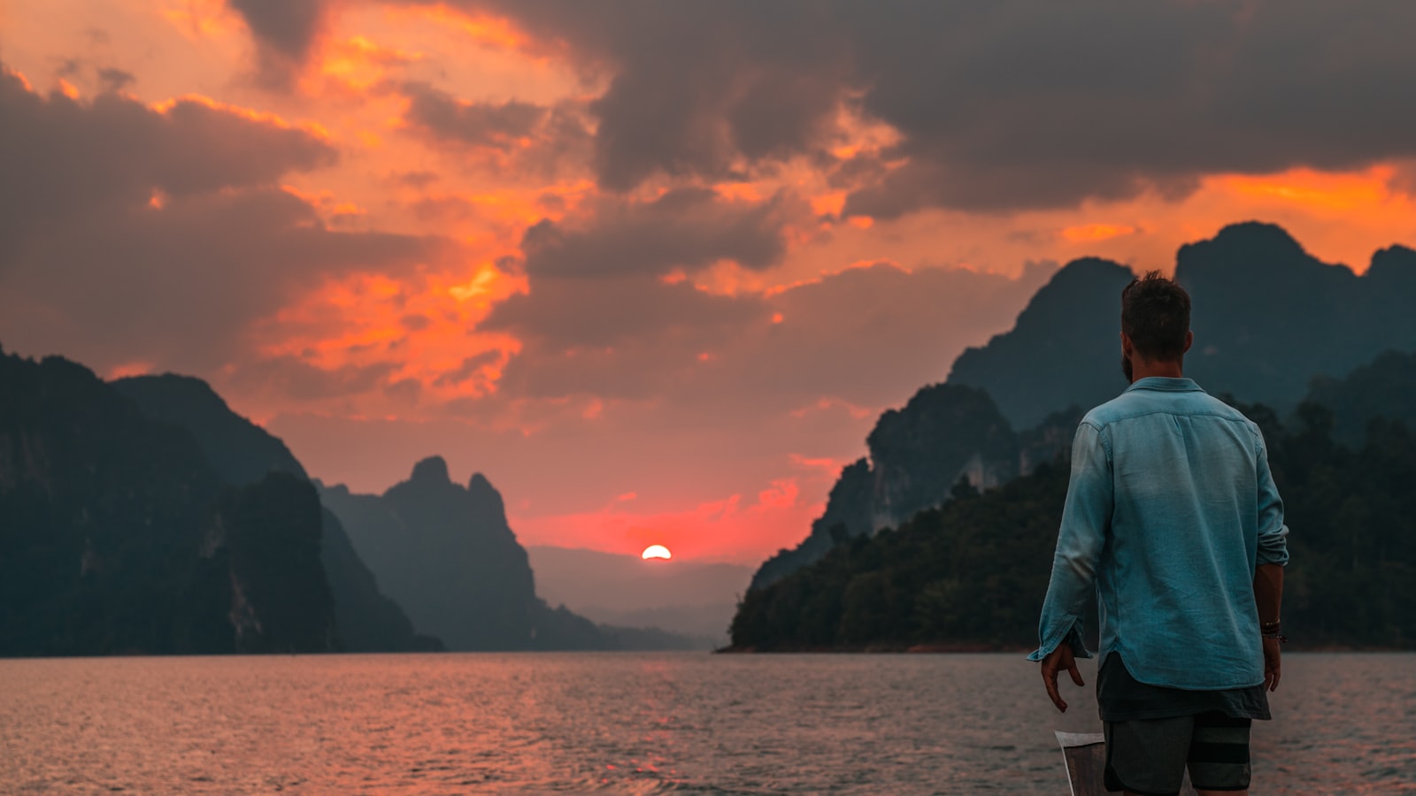 Sony a7R II + Sony FE 24-70mm F2.8 GM sample photo. Man standing near edge photography