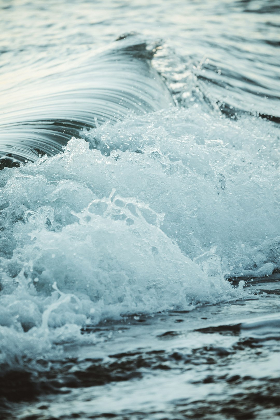 close up photography sea waves splashing on shore