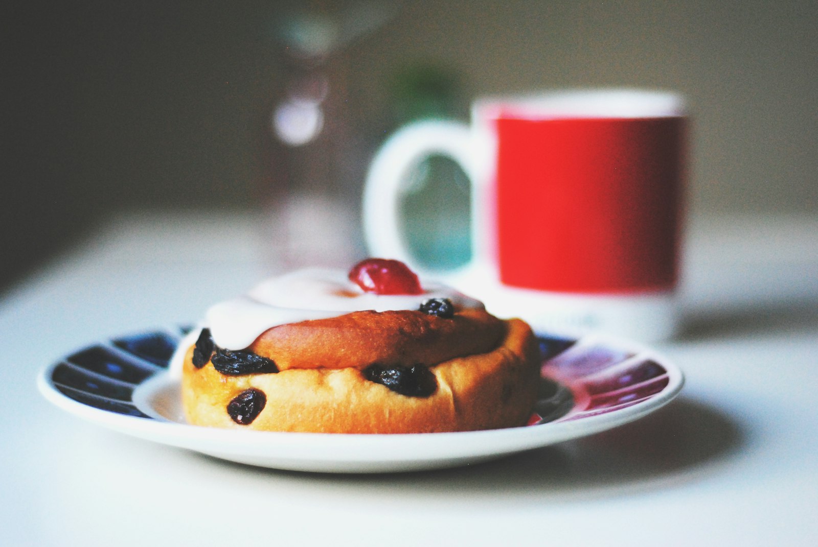 Nikon D3000 + Nikon AF Nikkor 50mm F1.8D sample photo. Bread with raisins on photography