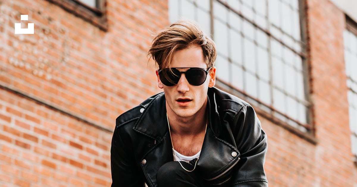 Man sitting on red roof photo – Free People Image on Unsplash