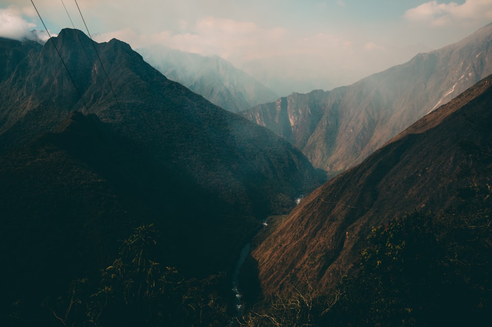 photographie de paysage de montagnes