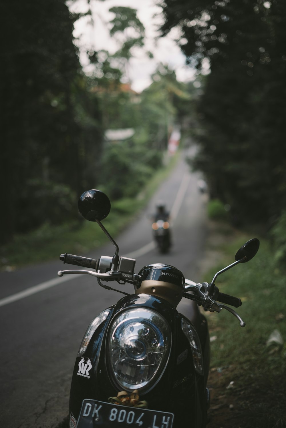 black motorcycle in closeup photography