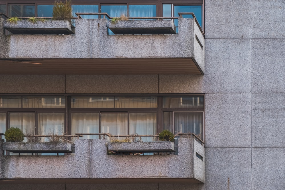 gray concrete building