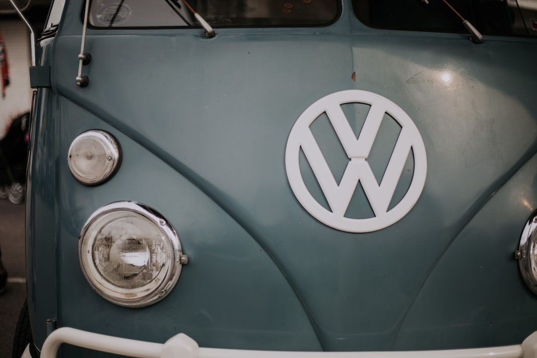 closeup photo of gray Volkswagen vehicle