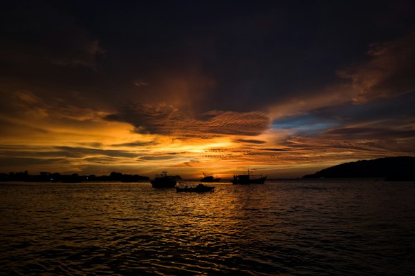 Time lapse photography of clouds over water — Kota Kinabalu, Malaysia