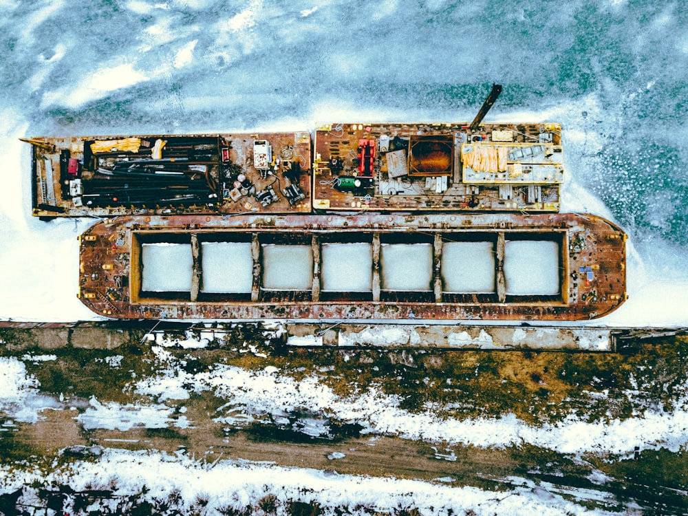 Photographie aérienne d’un bateau de croisière