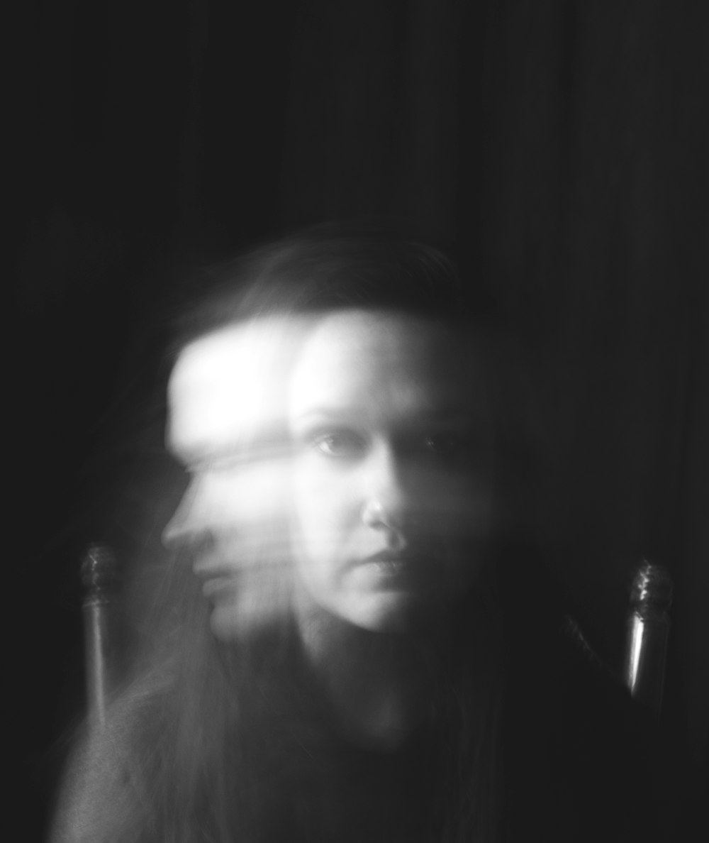 foto de sombra de mujer