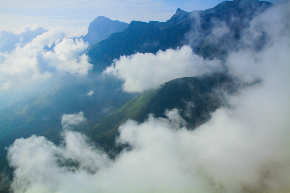 mountain rage view under cloudy sky during daytime