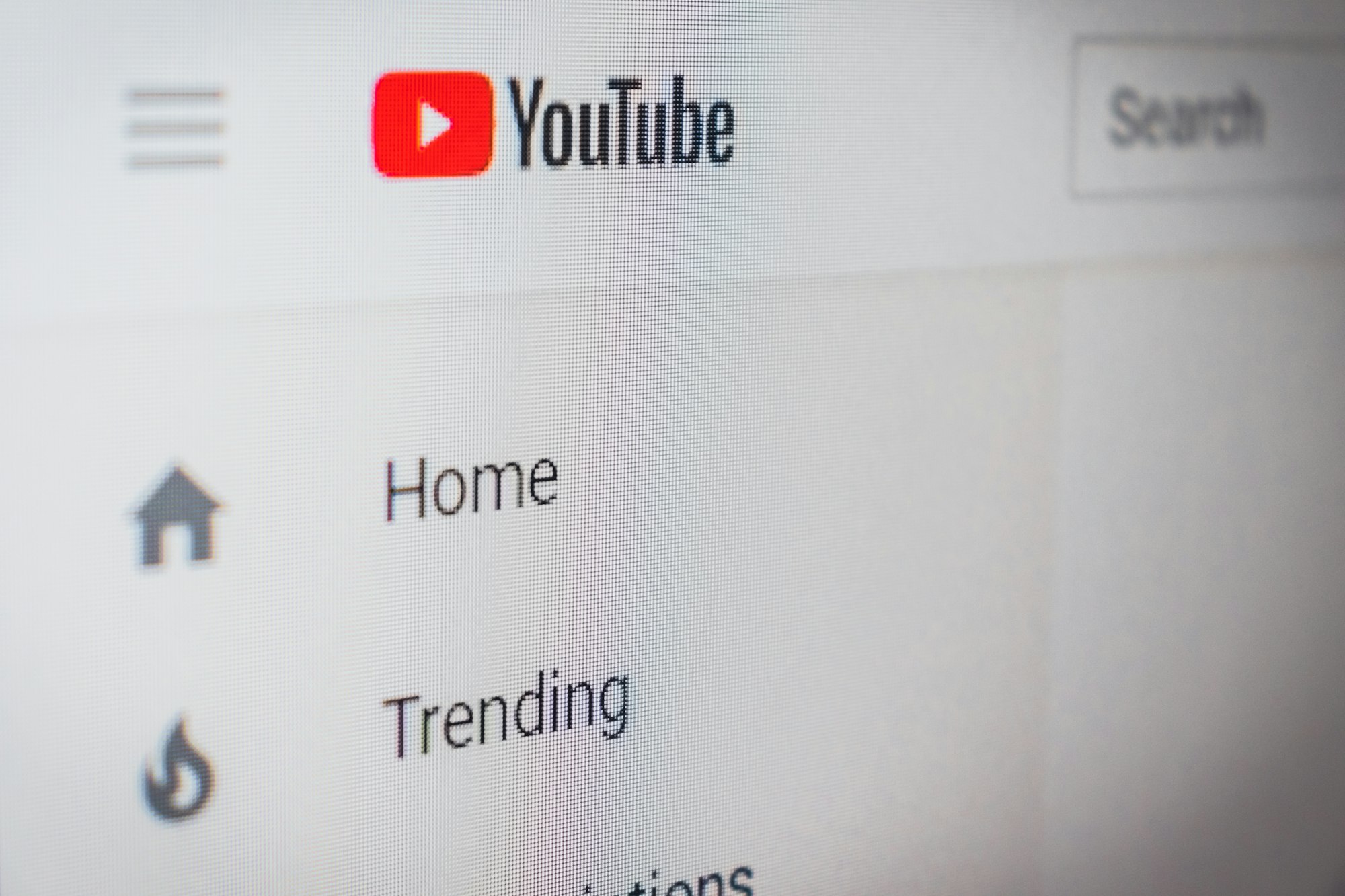 YouTube adota mecanismos para mostrar fontes confiáves sobre saúde
