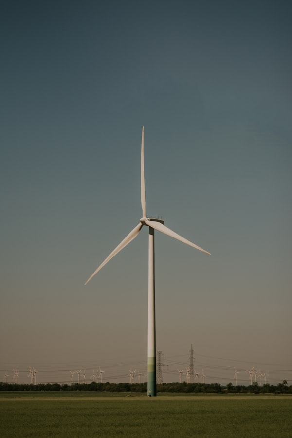 Windenergieanlage in der Landschaft