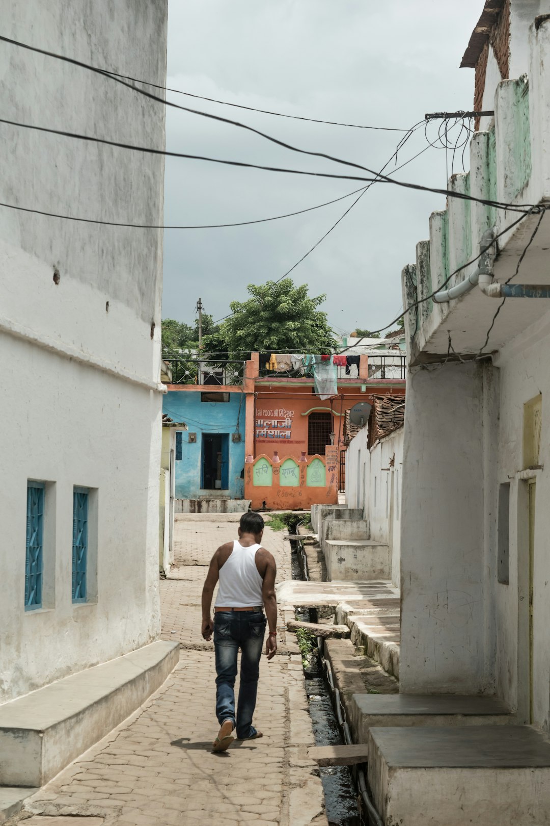 travelers stories about Town in Orachha, India