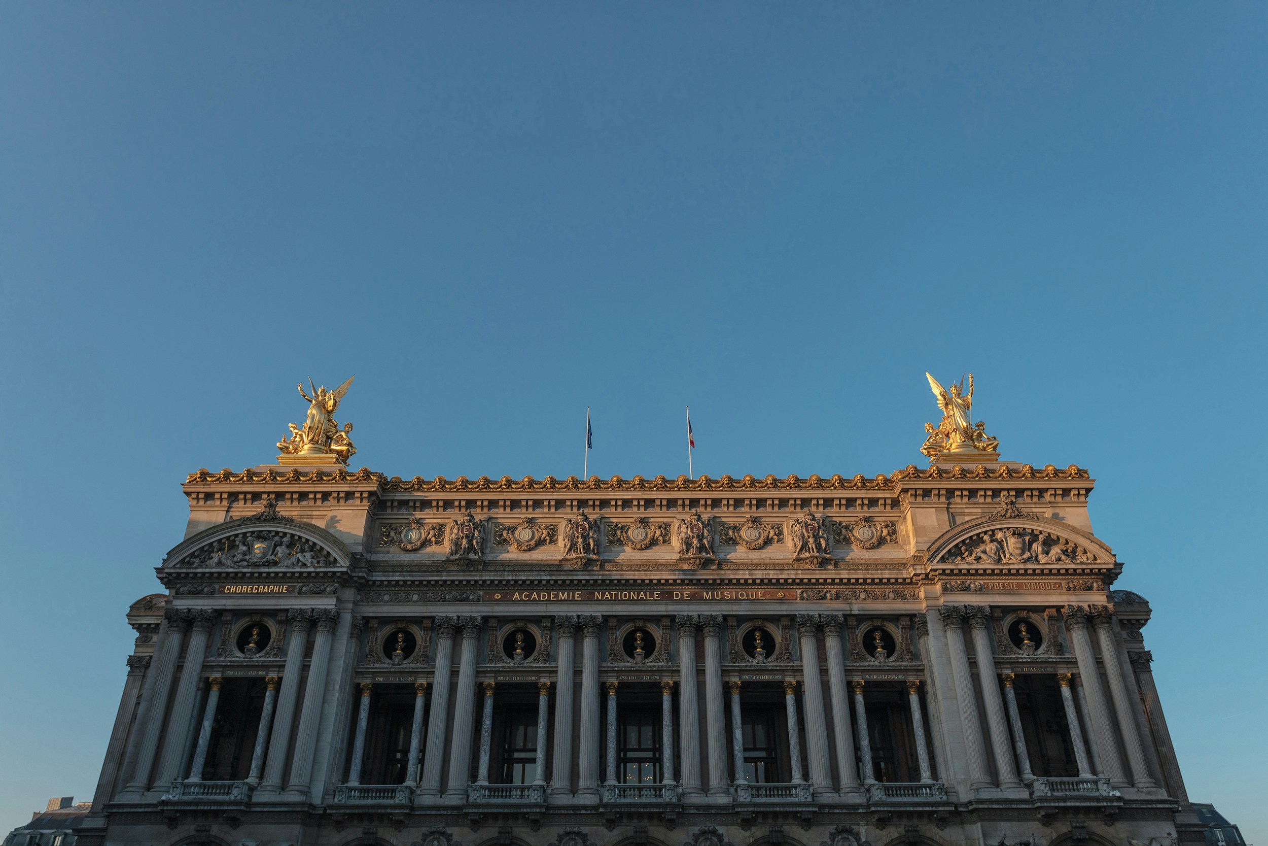 Bâtiment historique de la Cour d'Appel de Lyon, symbolisant l'autorité judiciaire et les démarches d'apostille.