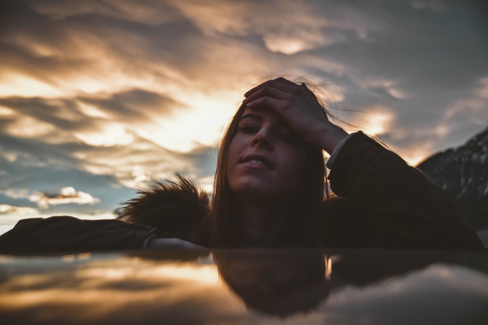 woman putting hand in head