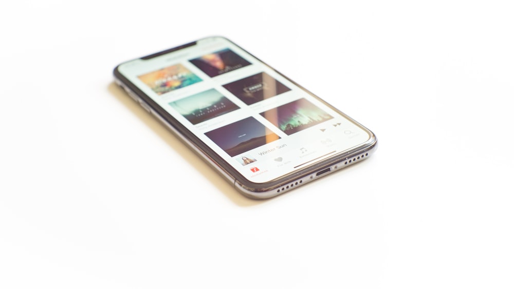 silbernes iPhone X im Apple Music-Menü