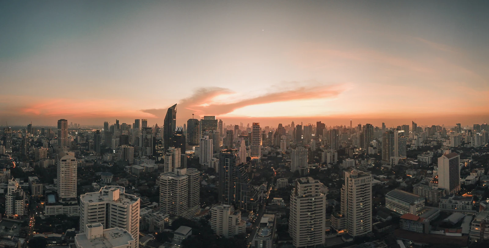 Các tòa nhà cao tầng tại Bangkok nhìn từ trên cao