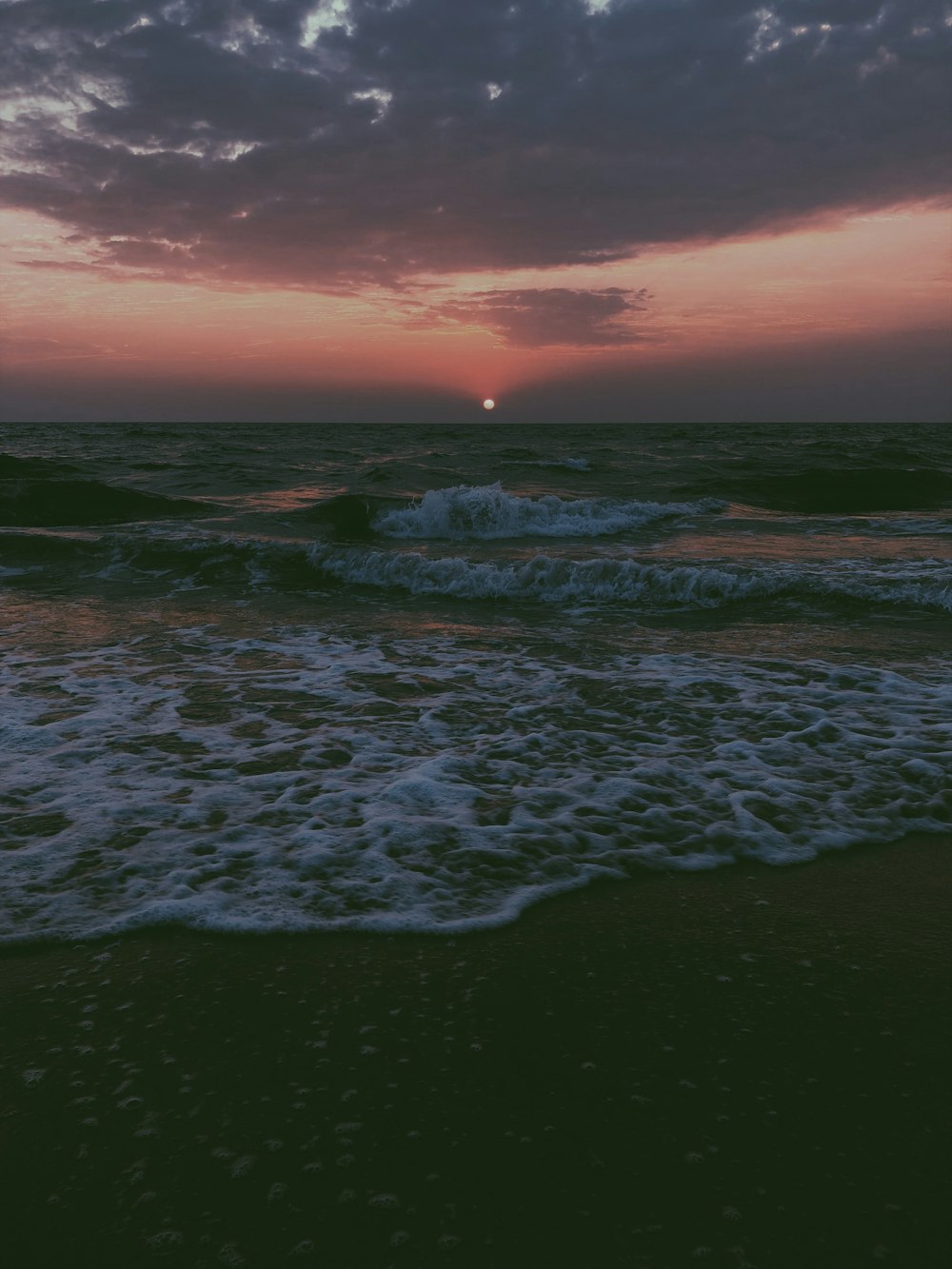 Playa durante la puesta de sol