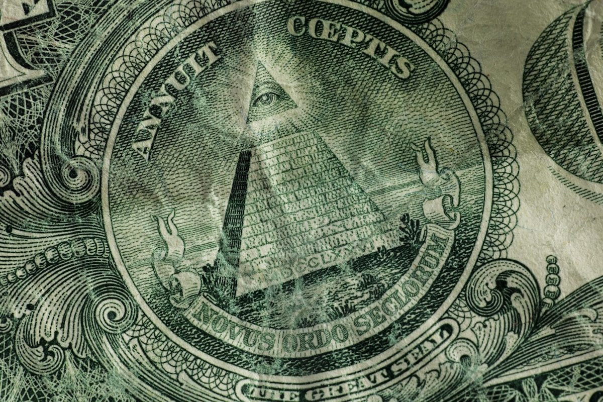 Photograph of the pyramid on a dollar bill. 