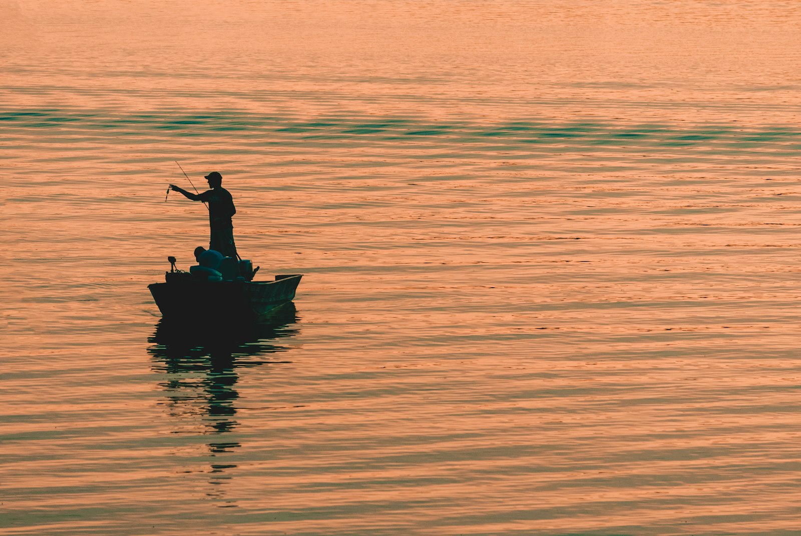 Nikon D5100 + Nikon AF-S DX Nikkor 55-300mm F4.5-5.6G ED VR sample photo. Person on boat fishing photography