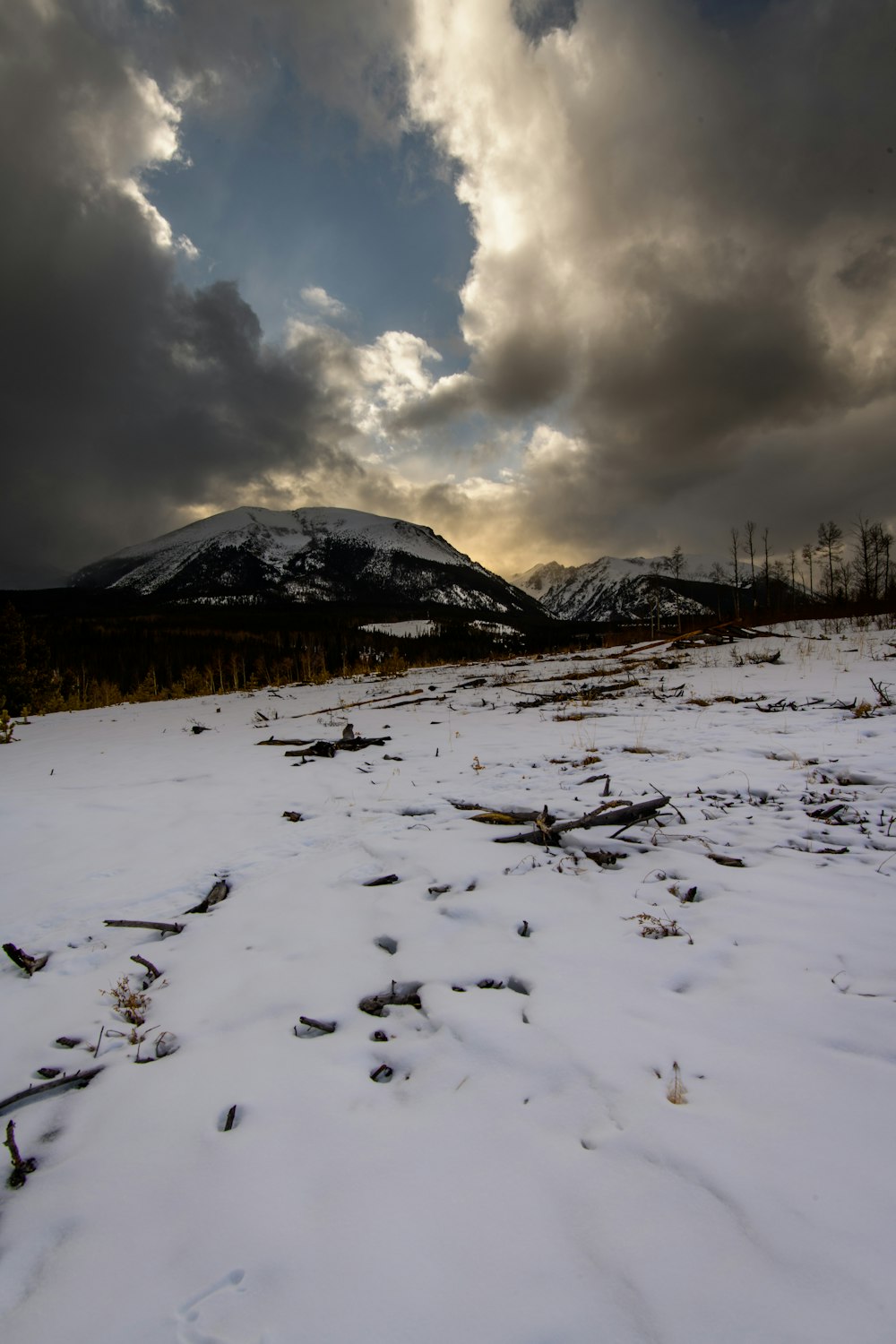 mountain ranges covered in snow