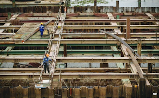 A professional engineer discussing mechanical infrastructure plans with a team on a construction site.