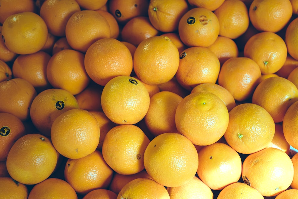 bunch of orange fruits