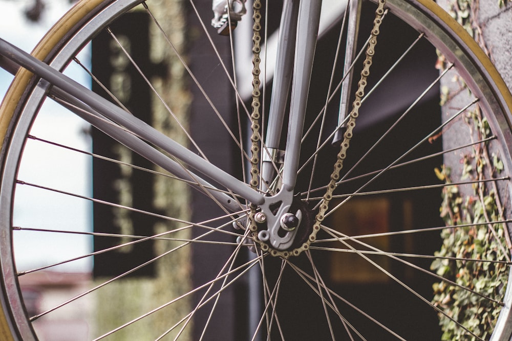 회색 자전거 바퀴