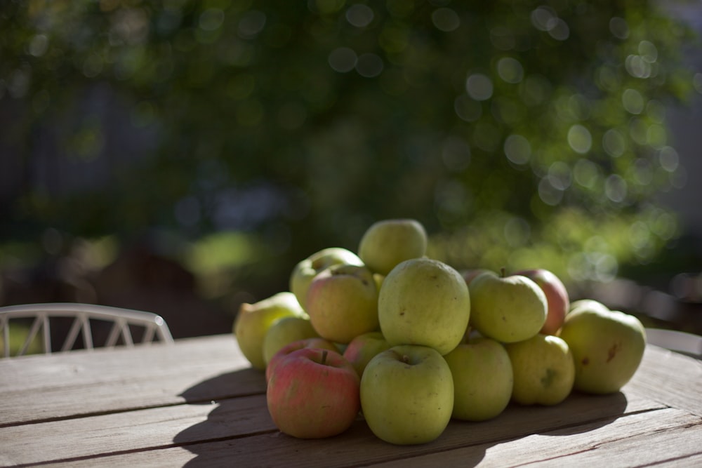 shallow focus photography of green apple lot