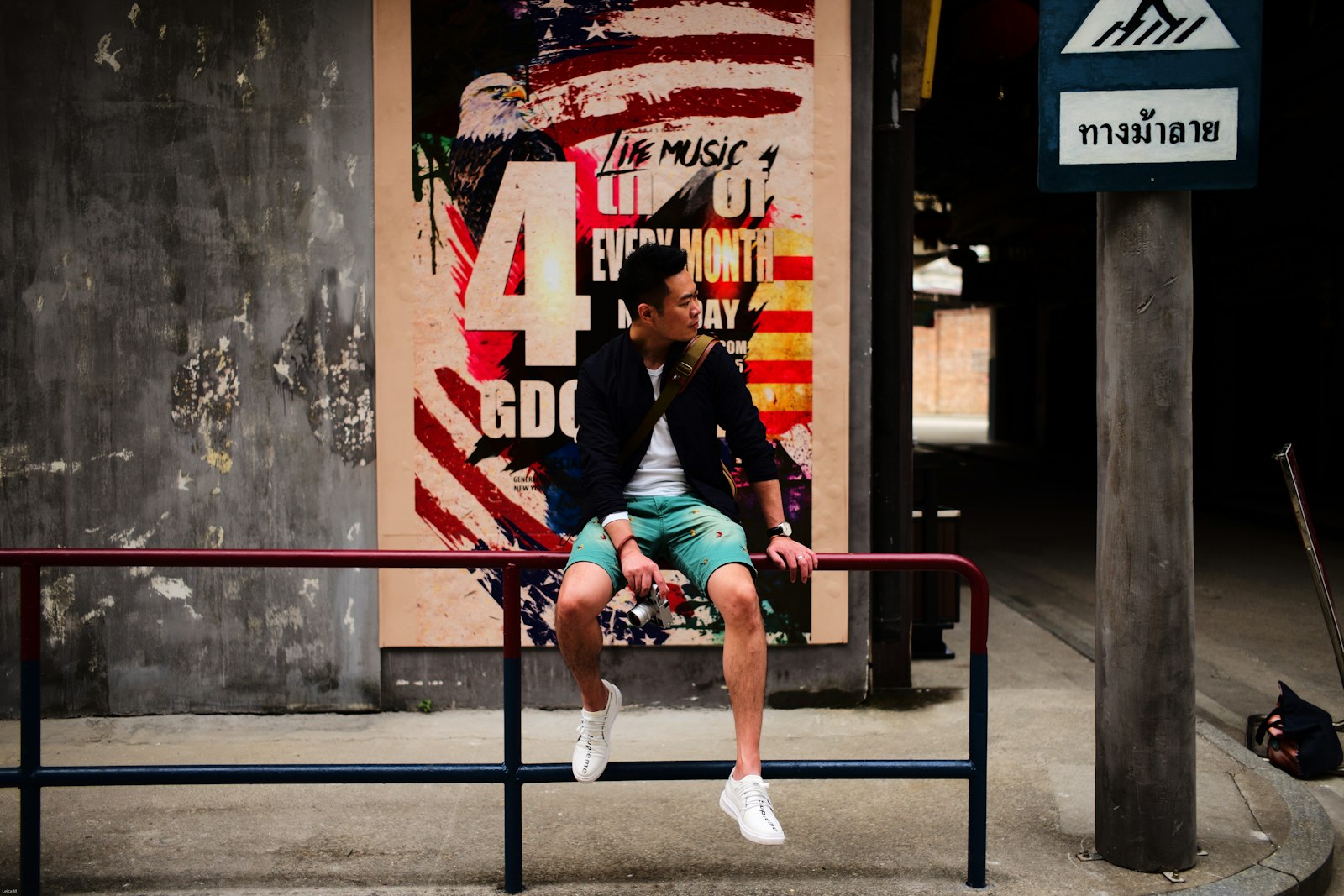 Leica M (Typ 240) + Summicron-M 1:2/35 ASPH. sample photo. Man sitting on purple photography