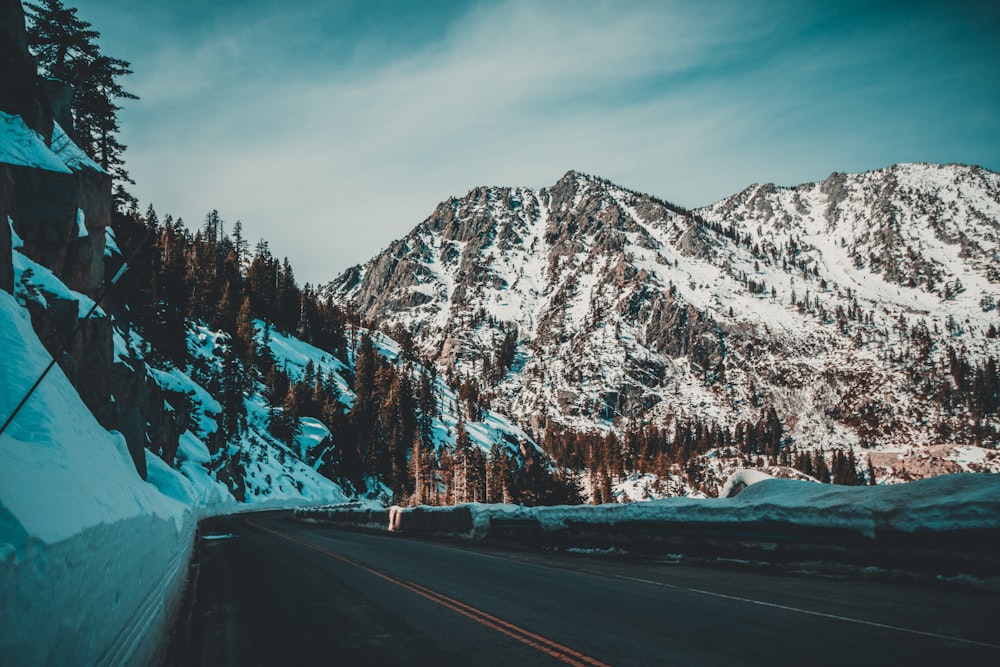 snowy mountain during daytime