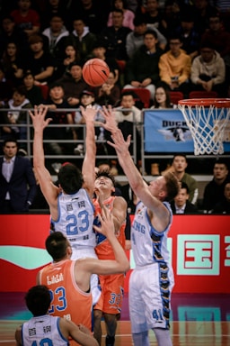 sports photography,how to photograph men playing basketball in court surrounded by people