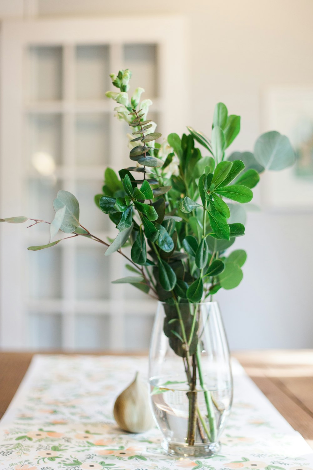 leaves arrangement in vase on table