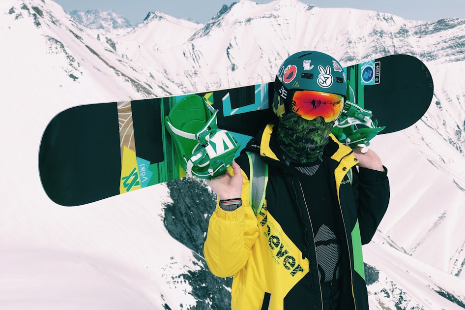 Ski vs Snowboard - Which Should You Learn?