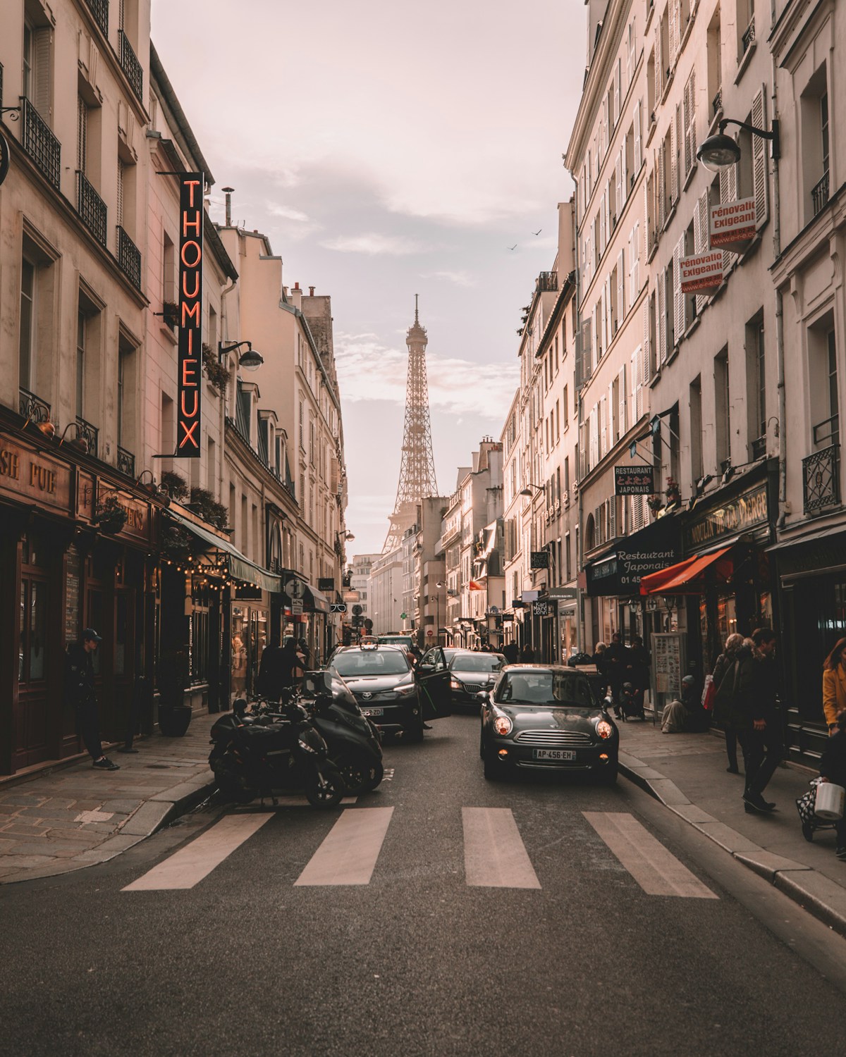 What to Do in Paris at Night — PartiesNearMe guide