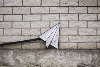 A picture representing a paper plane for cold email