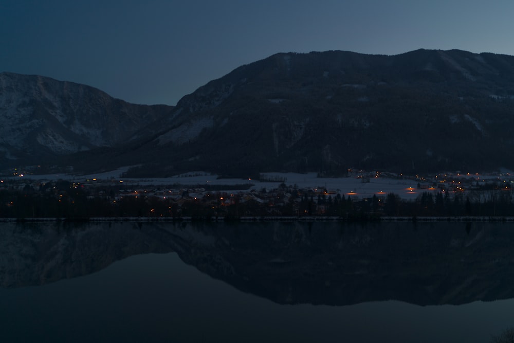 Fotografía de paisaje de montañas