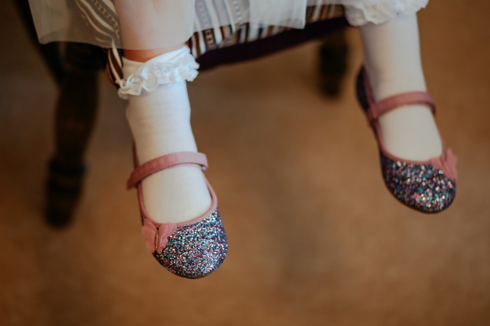 girl wearing gray and pink flats