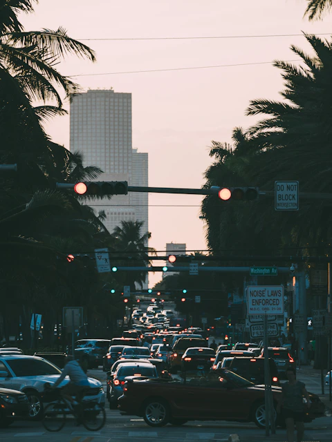 lots of traffic in busy Florida city