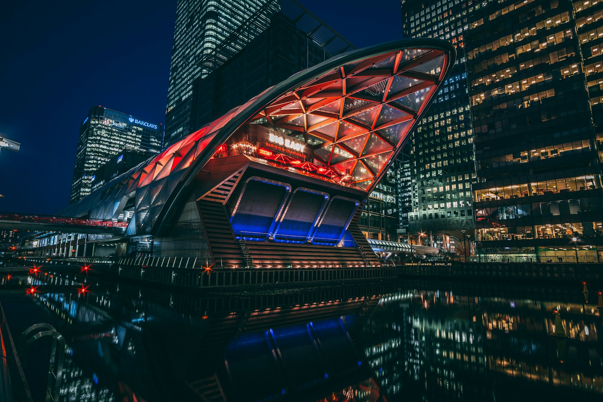 This is probably the most exciting part of the city where new skyscrapers appear almost every day. I found a great source of inspiration for my pictures especially at night where the lights from this futurist buildings create amazing reflections on the water surface.