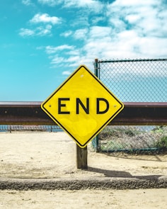 End sign on beige sand