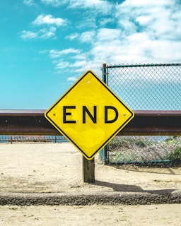 End sign on beige sand