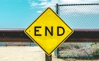 End sign on beige sand