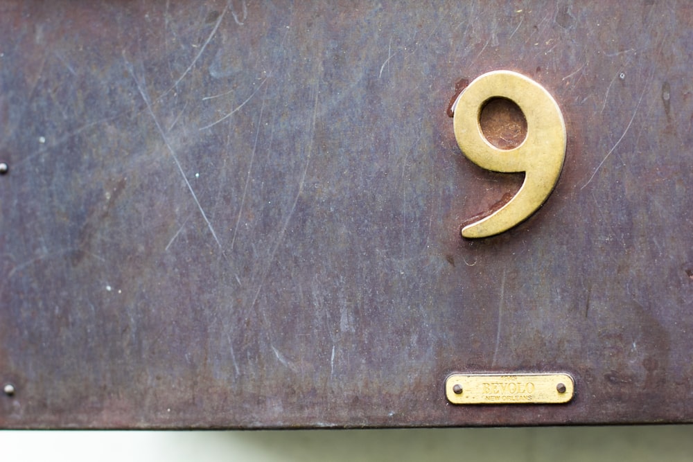 closeup photography of gold number 9