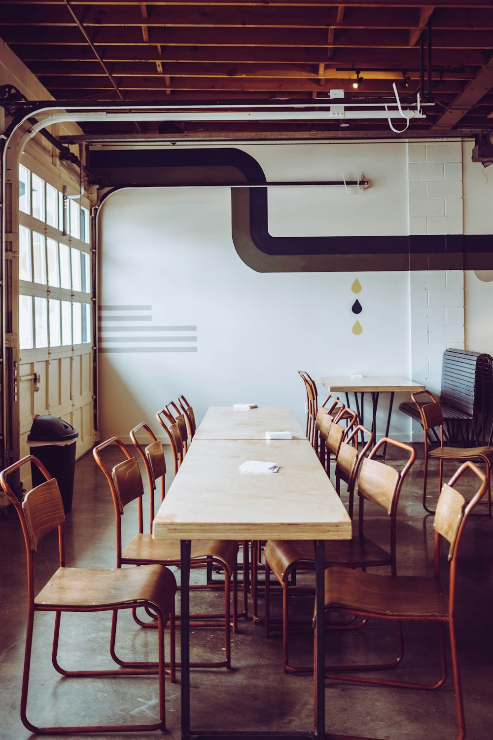 brown chairs arranged in front of brown table