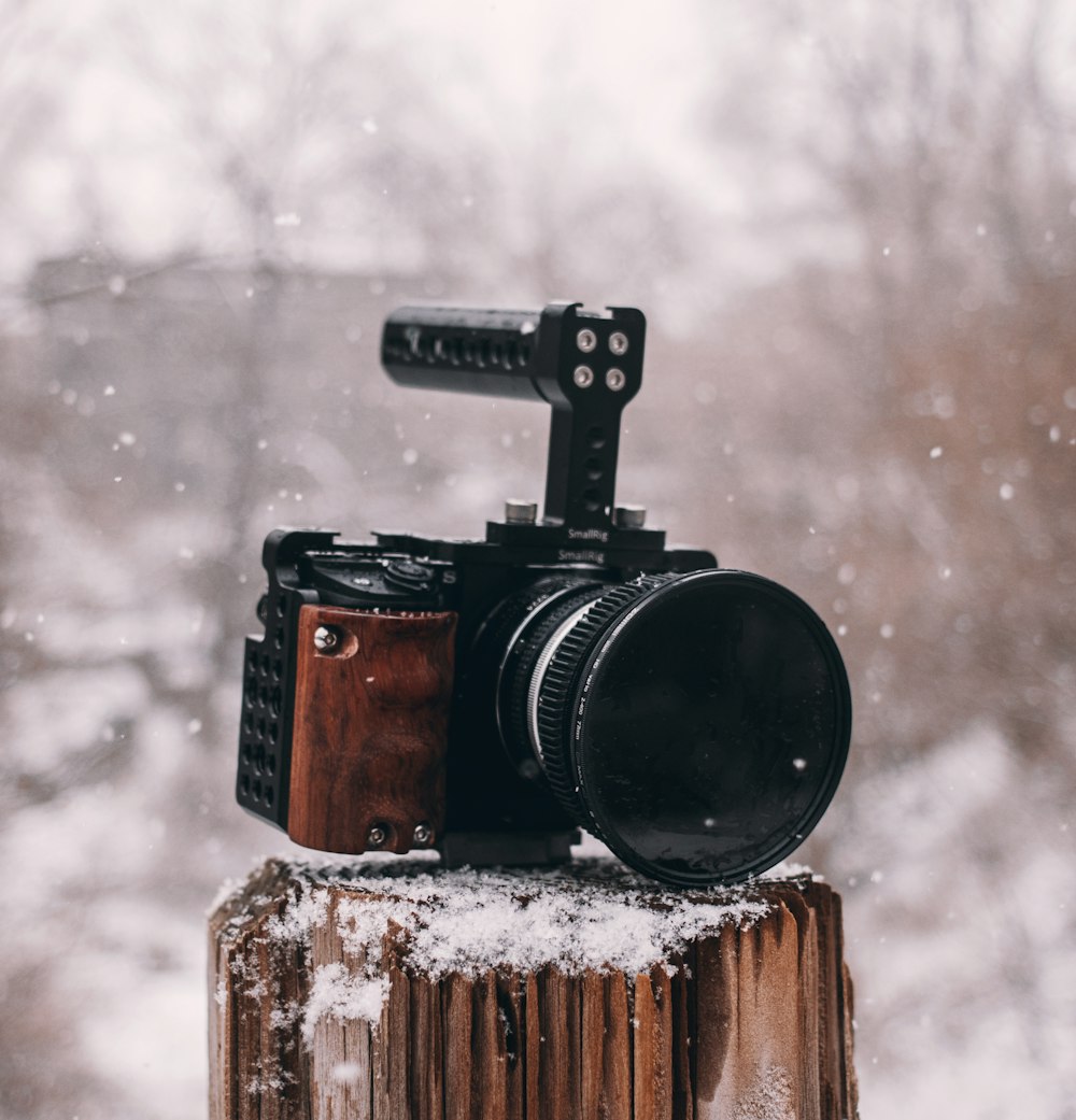 shallow focus photography of black and brown camera