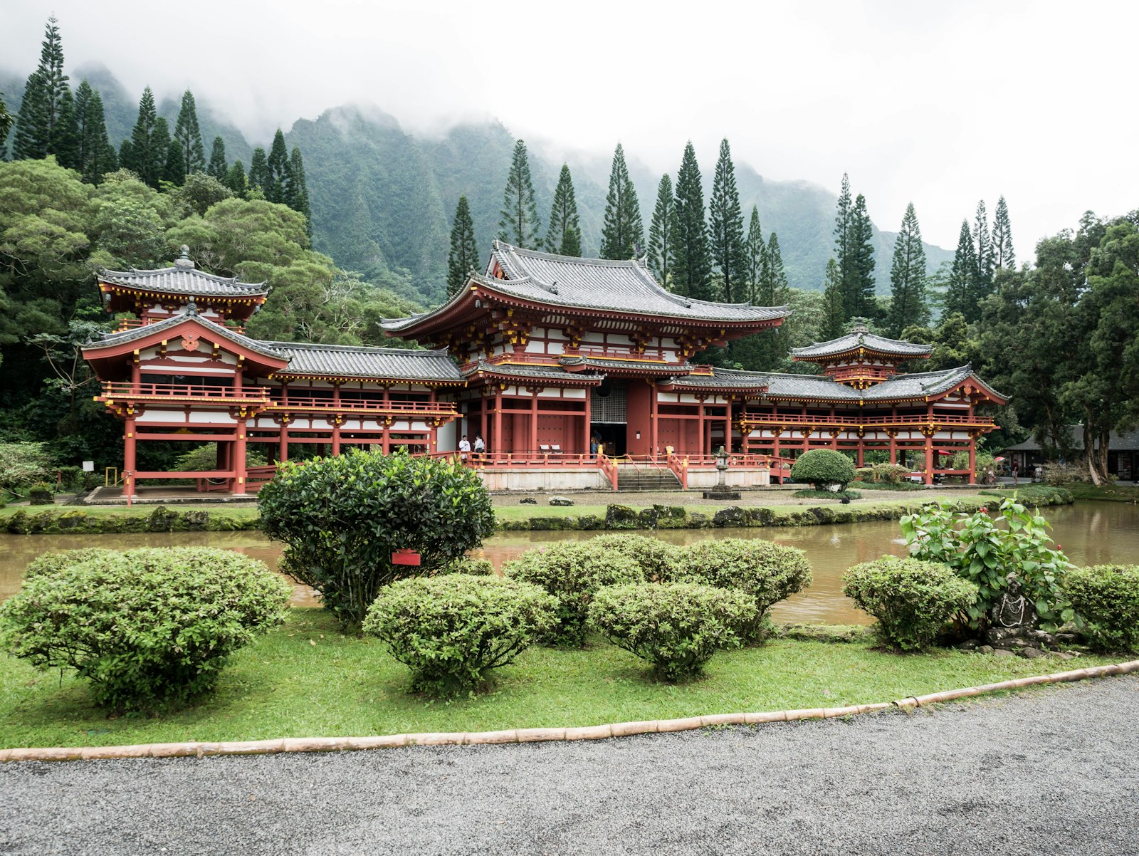 Panasonic Lumix DMC-G7 + Olympus M.Zuiko Digital ED 12-40mm F2.8 Pro sample photo. Brown and black temple photography