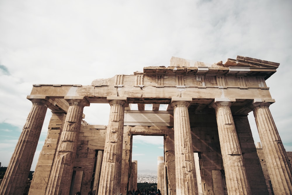 brauner Parthenon in der Wurmperspektive Fotografie