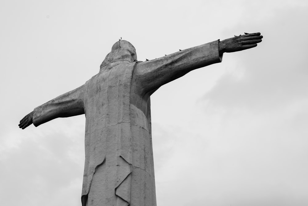 Estátua concreta de Jesus Cristo